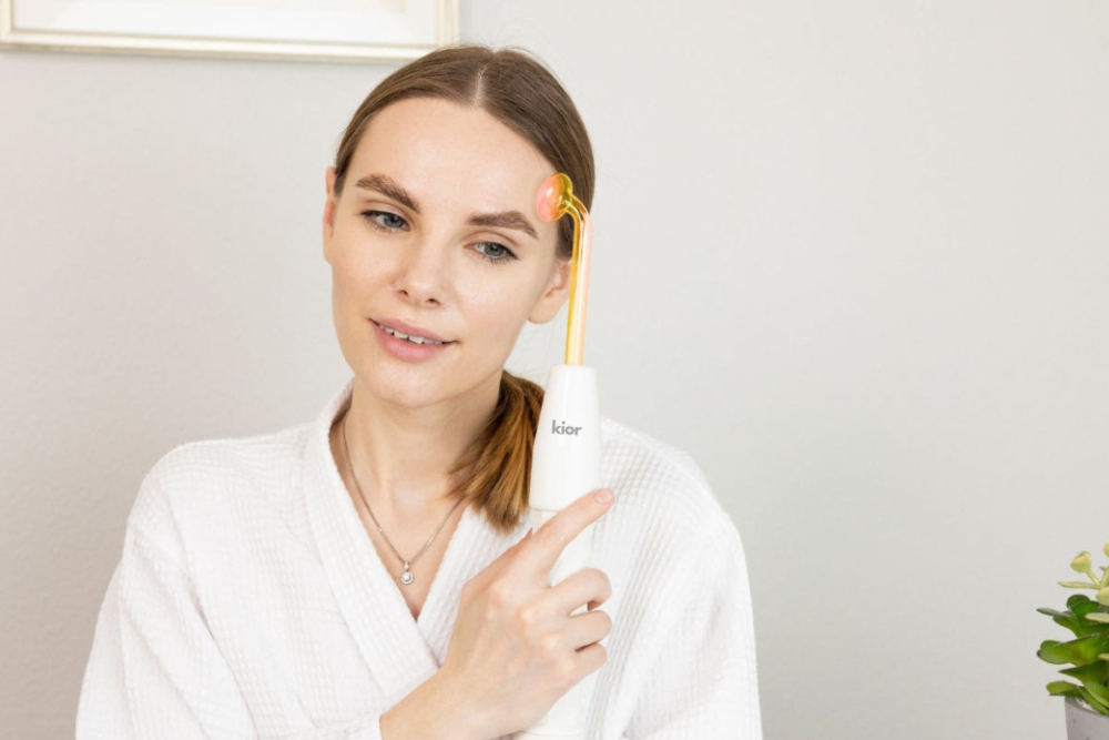 High-frequency ozone wand with glass electrodes for acne treatment